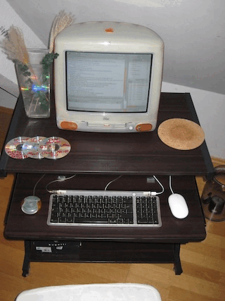 iMac G3 is running IRCLE 3.1 on Mac OS Classic 9.2 irc